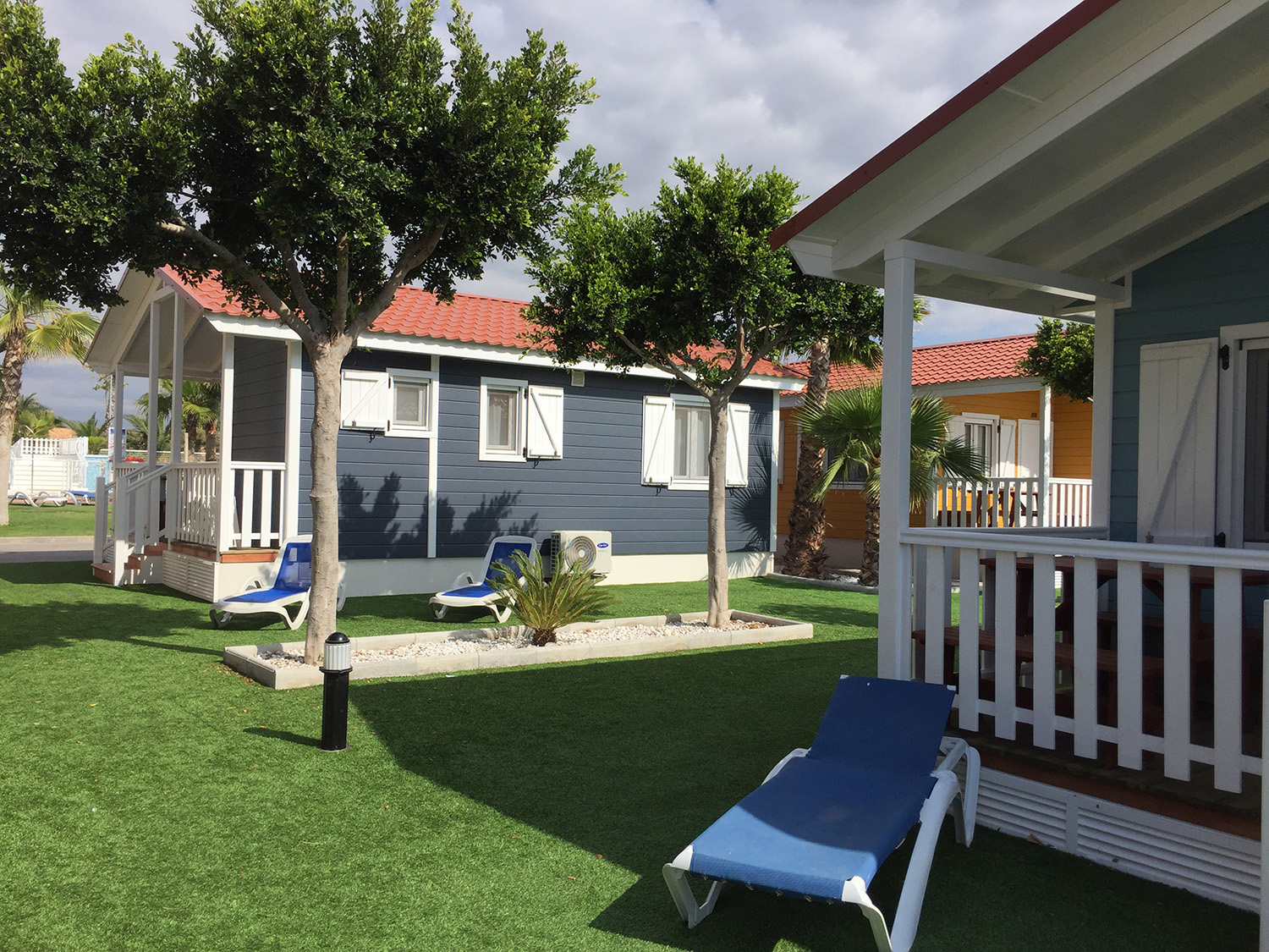 VacacionesPerfectasCampingLoMonteYCespedAlbergrass