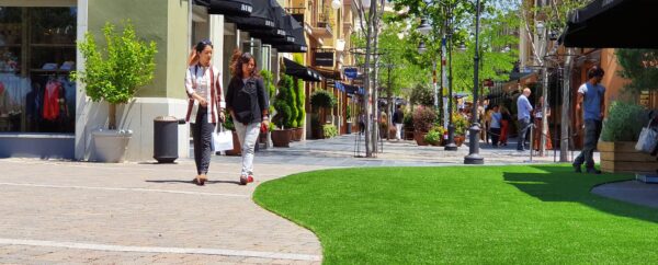 Césped artificial para entornos comerciales